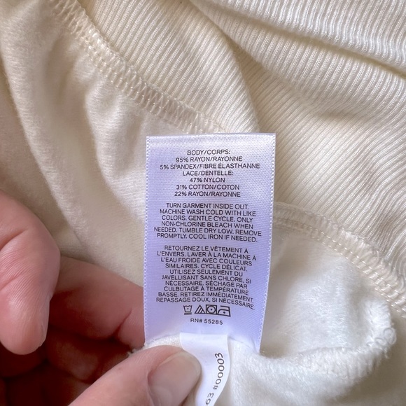 EUC Women’s Express embroidered mid-sleeve light cream top size medium - Picture 3 of 12